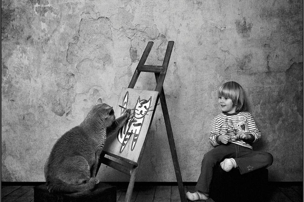 Une fille et son chat par le photographe Andy Prokh