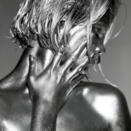 Silver : des femmes nues en statues métalliques par le photographe Guido Argentini