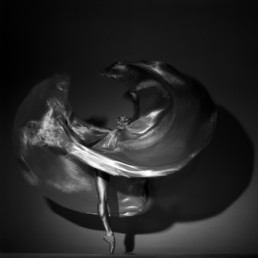 Silver : des femmes nues en statues métalliques par le photographe Guido Argentini