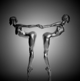Silver : des femmes nues en statues métalliques par le photographe Guido Argentini