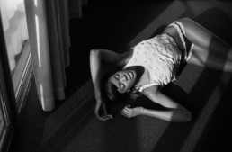 Les portraits de femmes en noir et blanc par Jan Scholz