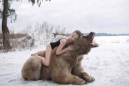 L'ours Stepan joue les modèles pour la photographe russe Olga Barantseva