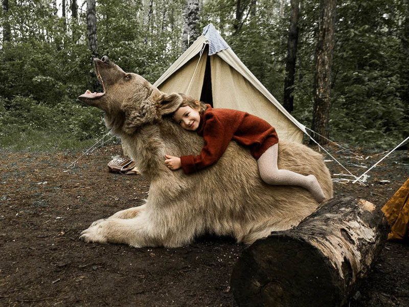 L'ours Stepan joue les modèles pour la photographe russe Olga Barantseva