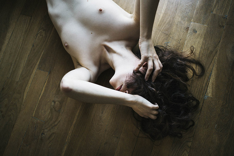 les autoportraits nus de Jessica Evrard