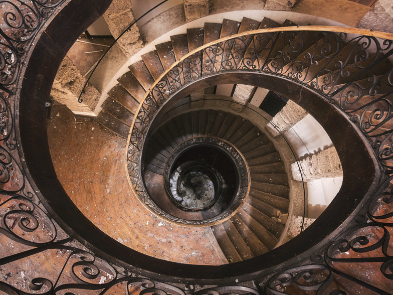 © Roman Robroek - Escaliers abandonnés - France