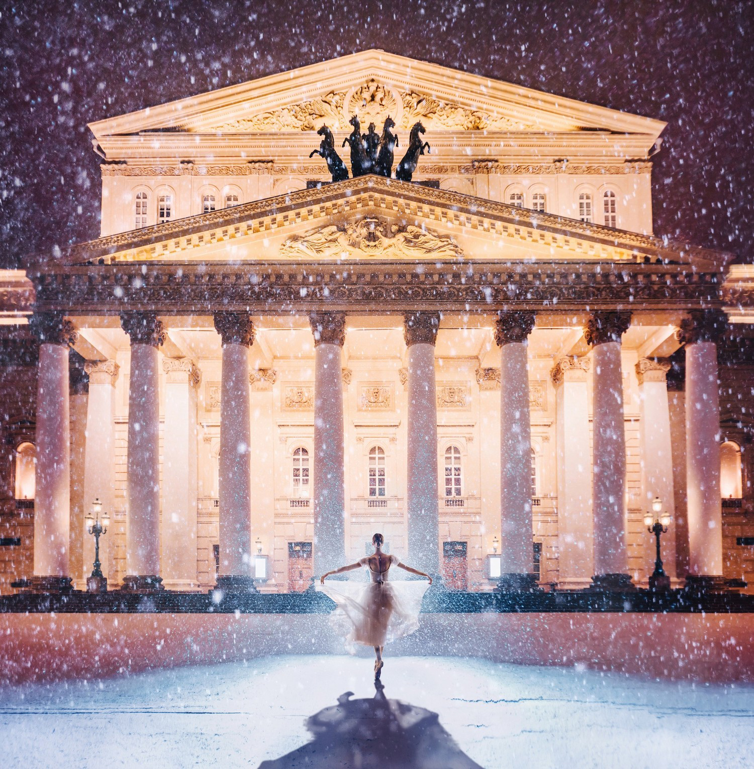 Photo - Kristina Makeeva, hobopeeba, Moscow, Moscou, photo de nuit, neige, hiver, Théâtre Bolchoï, Bolshoi theatre, danseuse