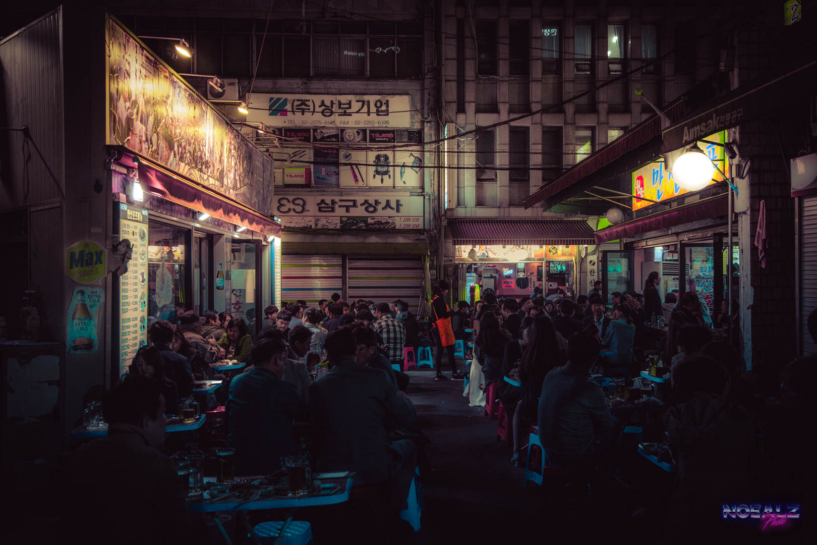 Cyberpunk, Seoul, Séoul, Corée, Corée du Sud, Ville, Cityscape, Photo de nuit, rue, street, night, neons, Néons, light, lumières, Asie, Hong-Kong, Tokyo, futuriste, urbain, photo, photographe, street photography, moderne, hyper moderne, sombre, contraste, obscur,