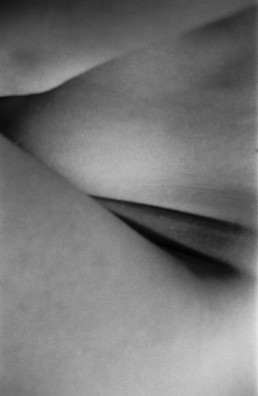 univers mélancolique et poétique Mylene Tillier, corps nu en noir et blanc