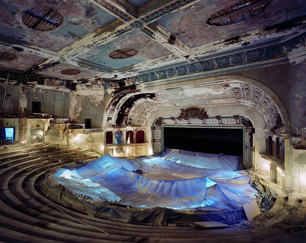 Urbex théâtre par Yves Marchand et Romain Meffre