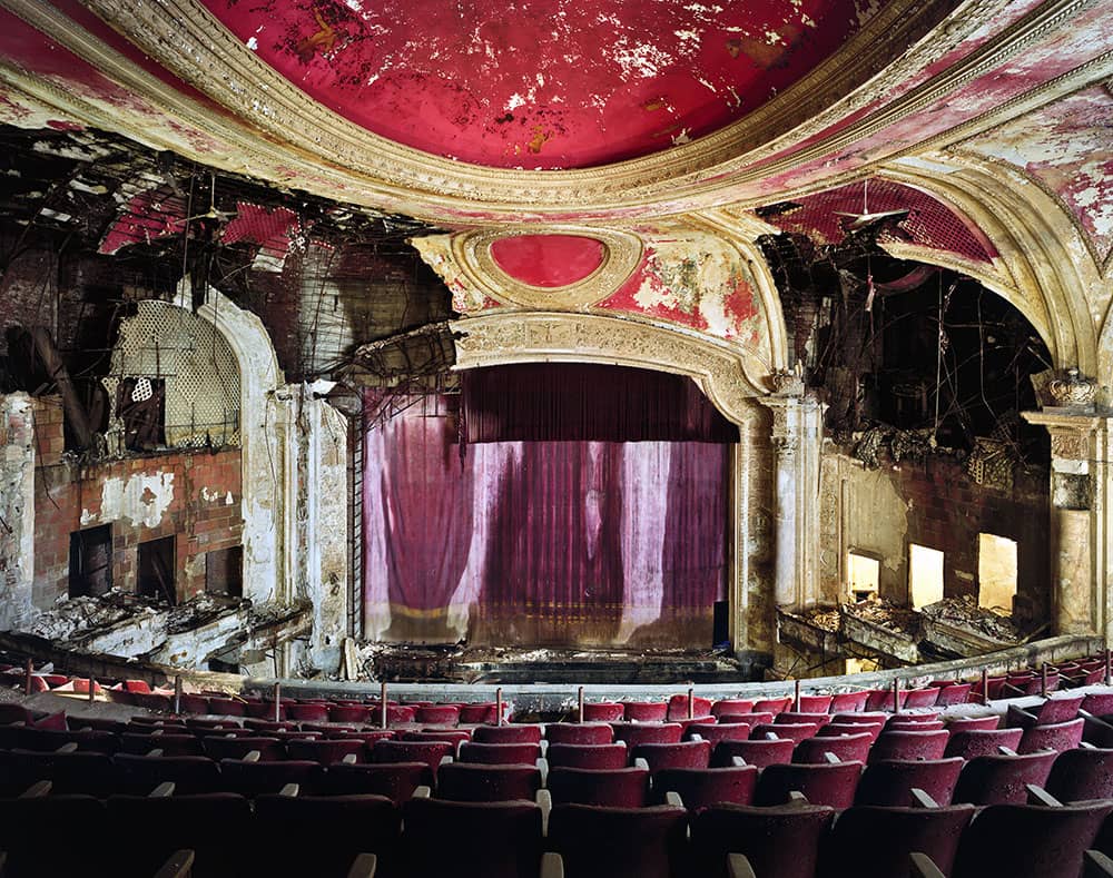 Urbex théâtre par Yves Marchand et Romain Meffre