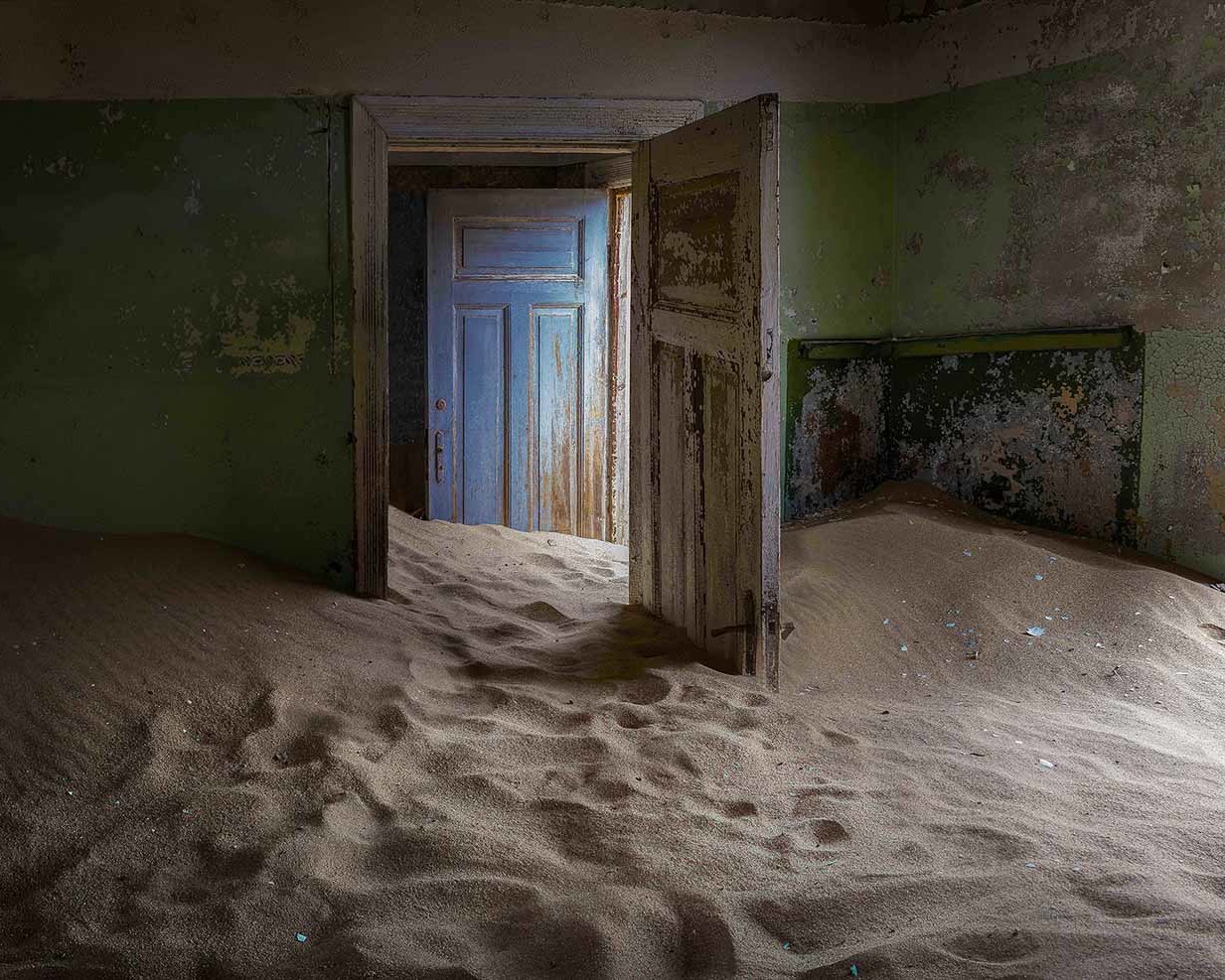 Memories Through the Liquid Desert Waves, lieux abandonnés par Anamaria Chediak