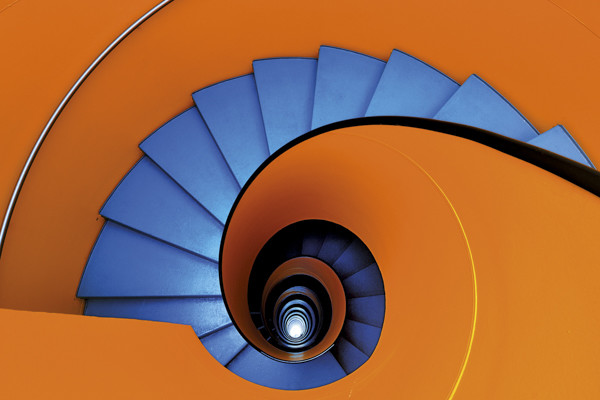 escaliers colorés par Éric Forey