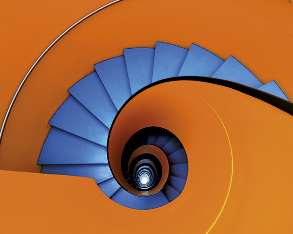 escaliers colorés par Éric Forey