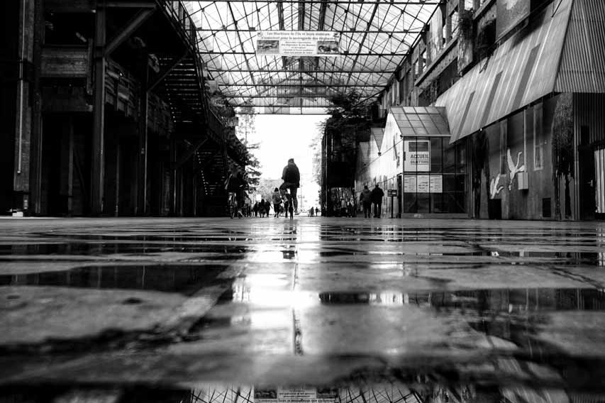 Photo de rue en noir et blanc par le photographe Jeza