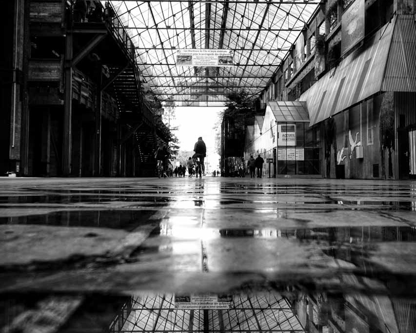 Photo de rue en noir et blanc par le photographe Jeza