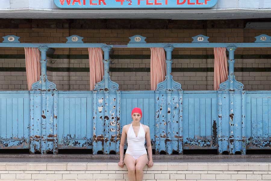 Poolside, des piscines d’exceptions photographiées par Soo Burnell