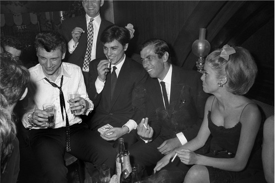 Johnny Hallyday, Alain Delon, Roger Vadim et Catherine Deneuve, 1962. Raymond Depardon / Magnum Photos ©