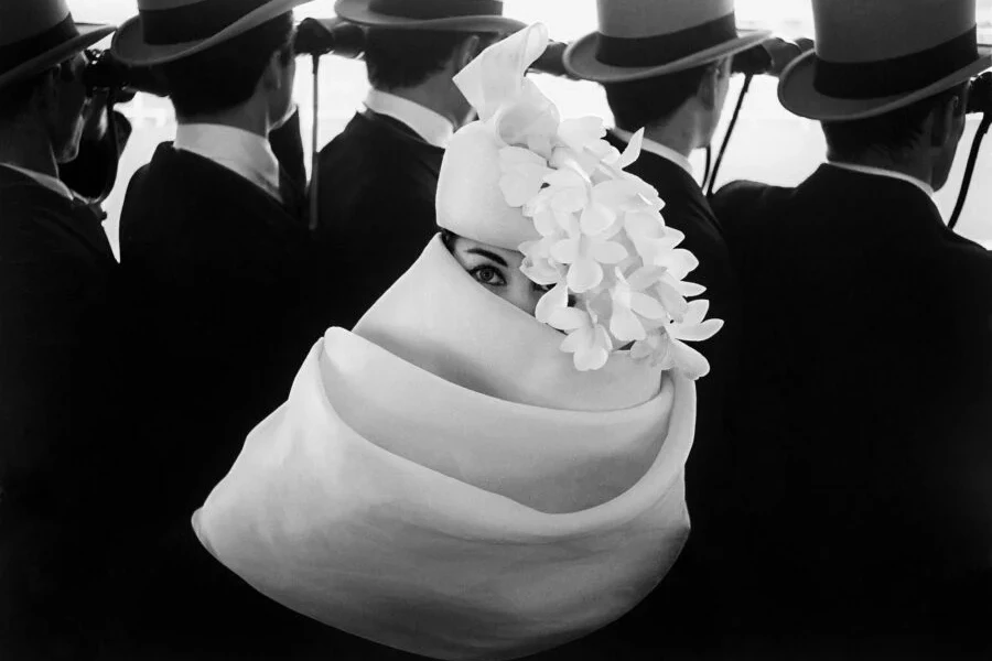 Chapeau Givenchy, Paris, pour Jardin des Modes, 1958, © Studio Frank Horvat, Boulogne-Billancourt