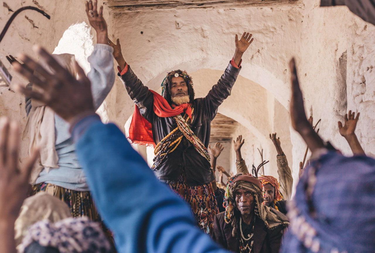 Chanting © Nader Adem