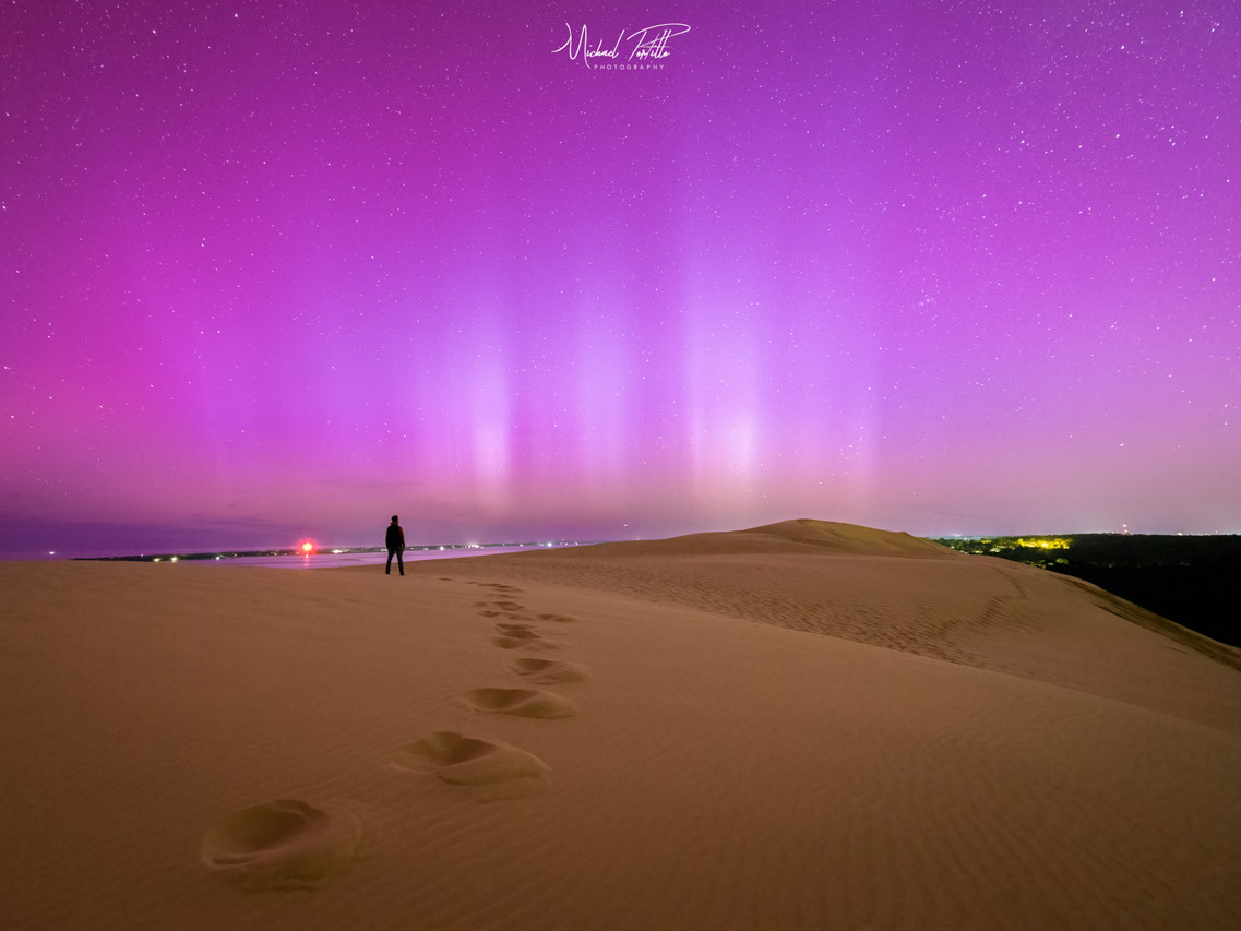 © Michaël Portillo photographie la DUne du Pilat sous les aurores boréales en France