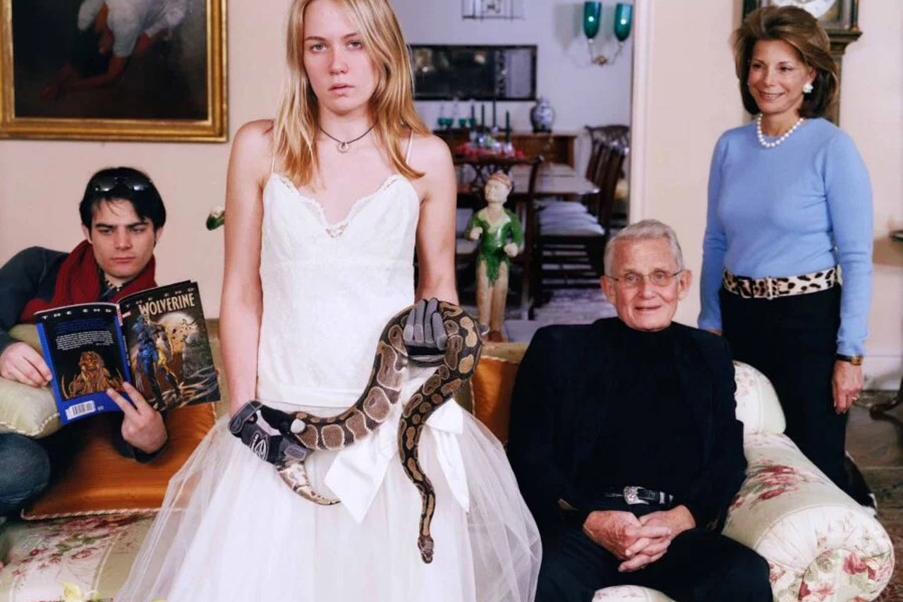 Tina Barney Family Commission With Snake (Close-Up), 2007 © Tina Barney, courtesy Kasmin, New York exposition photo septembre 2024