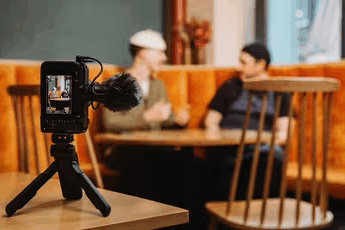 appareil photo Canon EOS R50 V à découvrir au Salon de la Photo 2025