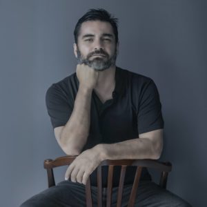 Portrait d'Andres Galan, photographe colombien, auteur de la série Doma equina
